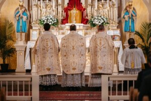 Why does the priest face the altar in the Latin Mass? - Get Fed™