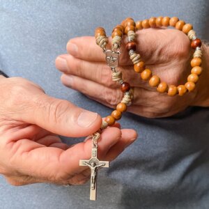 Do you get distracted praying the Rosary?
